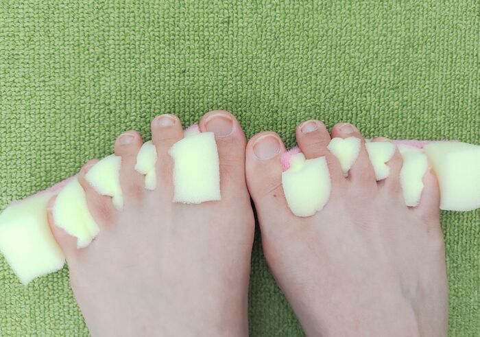 ただの『スポンジ』に切り込みを入れるだけ！めちゃ便利なグッズに進化♡洗い物以外にも活躍