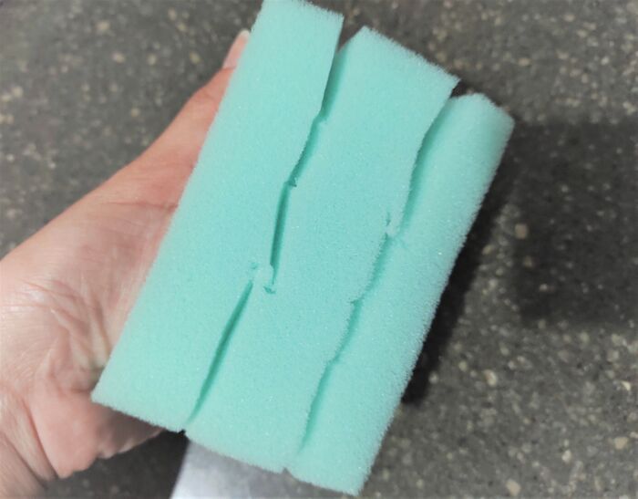 ただの『スポンジ』に切り込みを入れるだけ！めちゃ便利なグッズに進化♡洗い物以外にも活躍