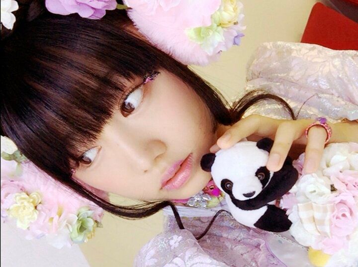 【写真・画像】11歳でアイドルデビューし18歳で引退した元人気子役が26歳でアイドル復活！激変した現在の姿＆歌声に驚き 1枚目