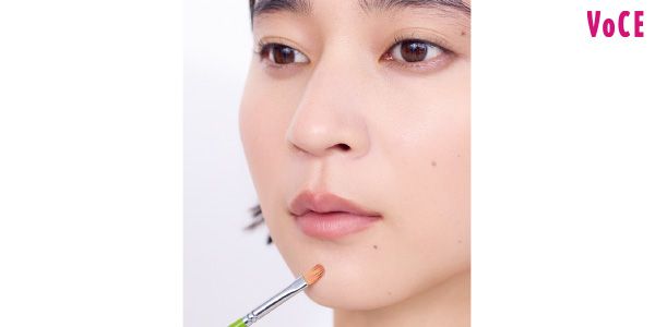 極細ブラシに取って少量でトントンのせる