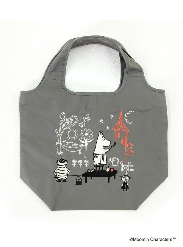 「刺しゅうバッグ 壁に絵を描くムーミンママ」(6050円)