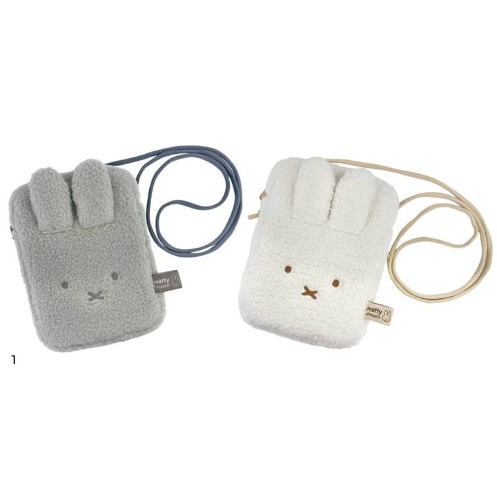 1.スマホがすっぽり入るサイズのショルダーポーチ。冬のお洒落にぴったりなモコモコ仕様。どっとポーチ ミッフィー ショルダーショート［H19.5×W14.5×D3］ 各¥1,870（アイアップ／アイアップ公式オンラインショップ）