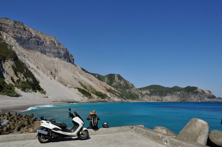【時短島旅】フェリーで11時間がわずか45分に！調布から飛行機で行く「神津島」日帰りツーリング