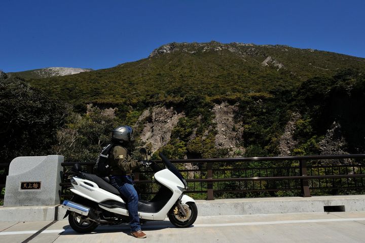 【時短島旅】フェリーで11時間がわずか45分に！調布から飛行機で行く「神津島」日帰りツーリング