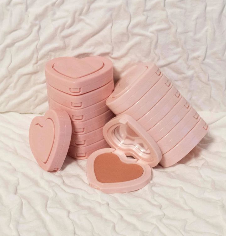 AOU（エイオーユー）の ソフトクリームチーク 06 ルークウォーム