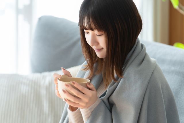 温かいものを飲む
