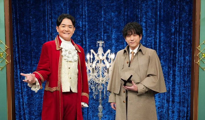 『金曜ミステリークラブ!!!』MCの（左から）千鳥・ノブ、二宮和也 （C）日本テレビ width=