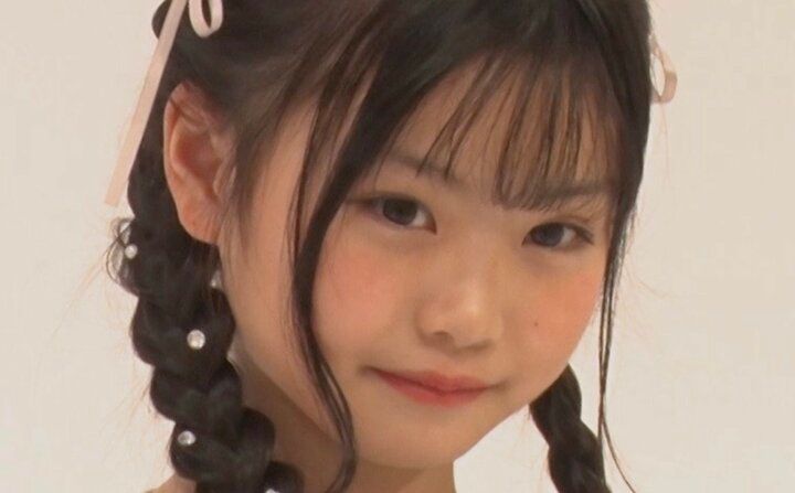 【写真・画像】ママは17歳で出産…5人兄弟の大家族の7歳三女のビジュアルに絶賛の声「かわいい〜」キッズモデルとしても活躍 1枚目