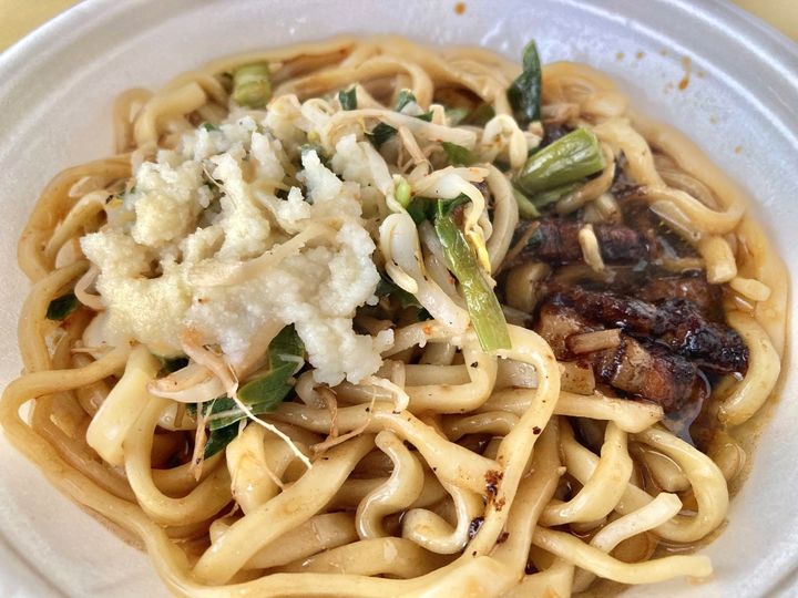 「旨旨大満足！」「ライスをドボンして完食完飲！」【ファミマ】「元祖スタミナ満点らーめん すず鬼」監修のスタ満ソバ