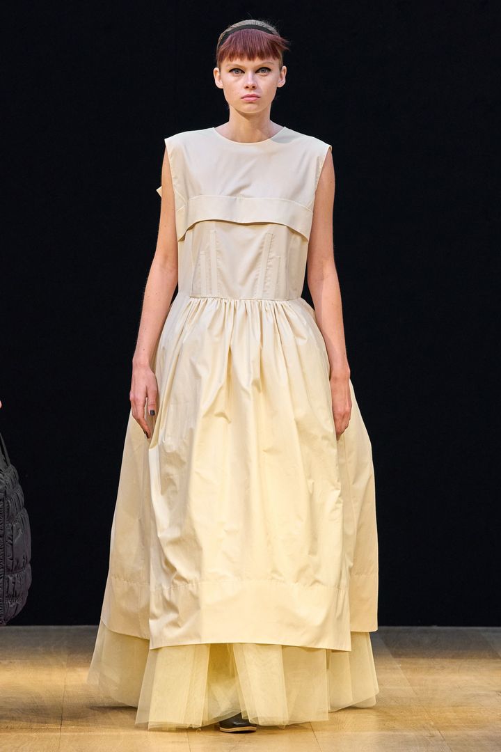 モリー ゴダード 2024年春夏コレクションより。