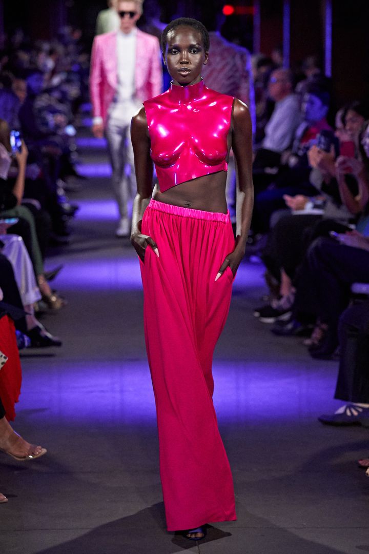 トム フォード 2020年春夏コレクションより。