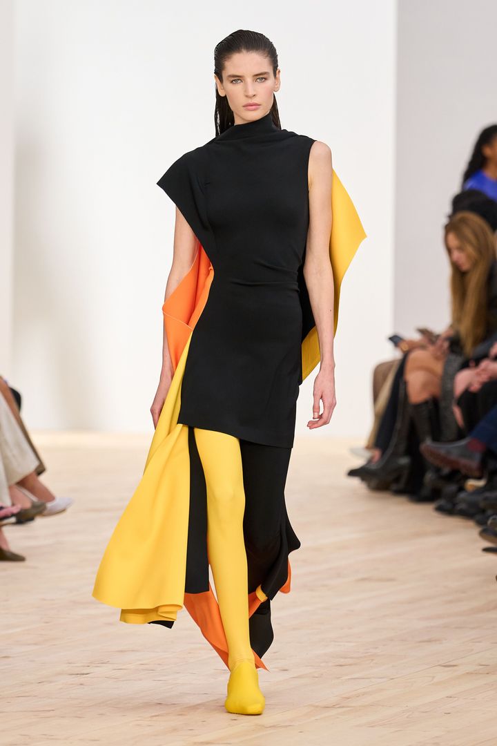 ロエベ 2026年春夏コレクションより。