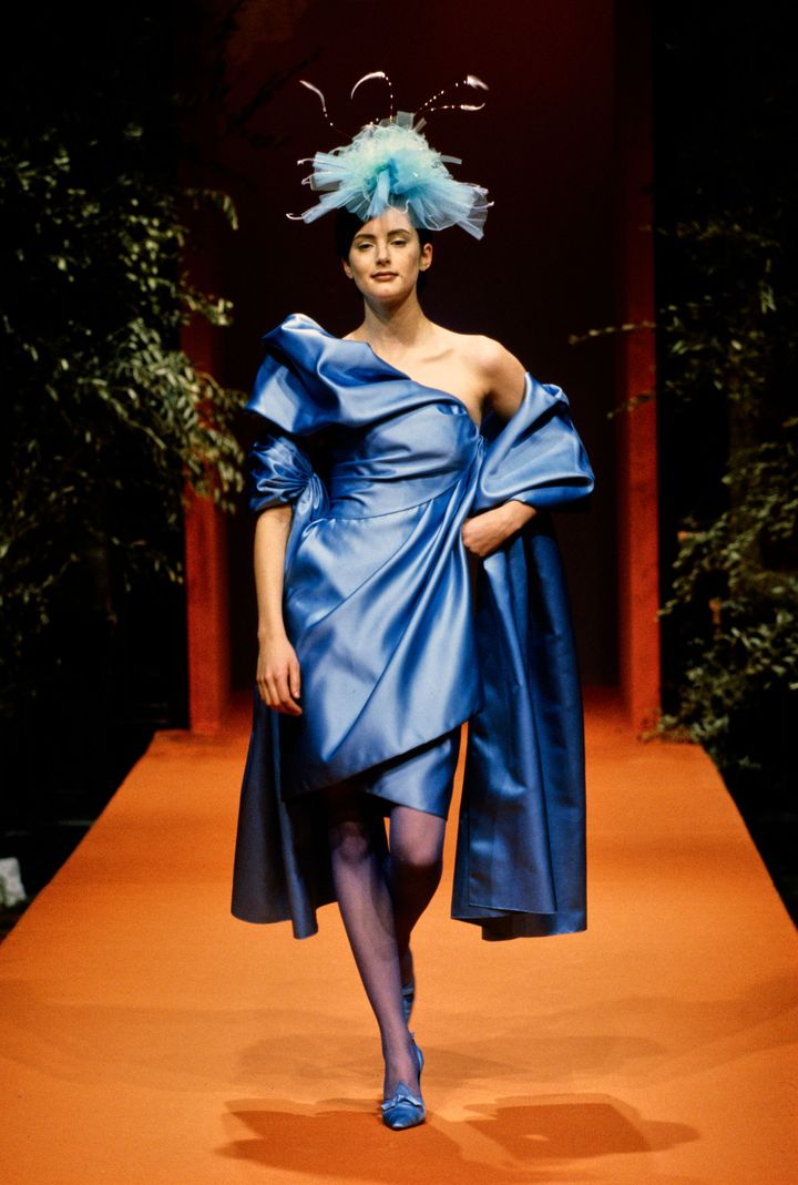 クリスチャン・ラクロワ 1996年春夏オートクチュールコレクションより。