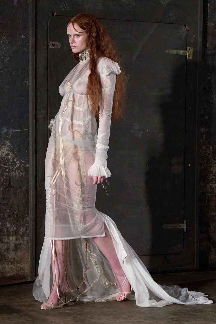 ディラーラ・フィンディコグルー 2025-26年秋冬コレクションより。