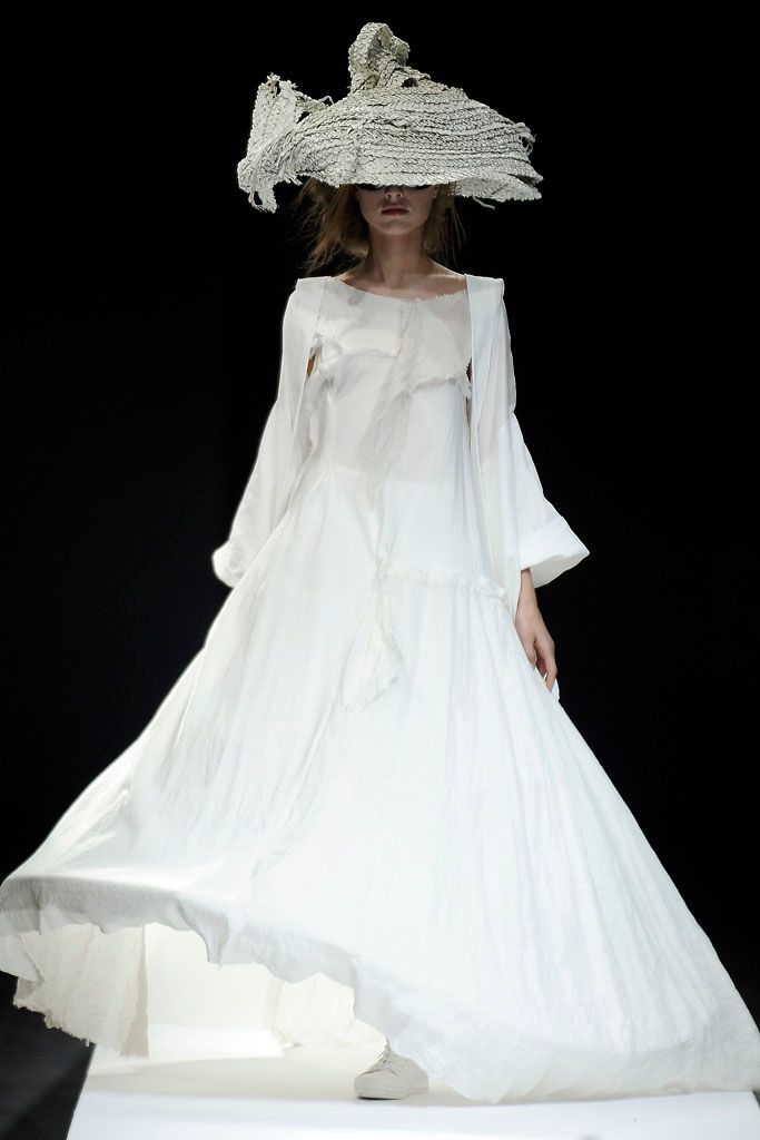 ヨウジヤマモト 2009年春夏コレクションより。