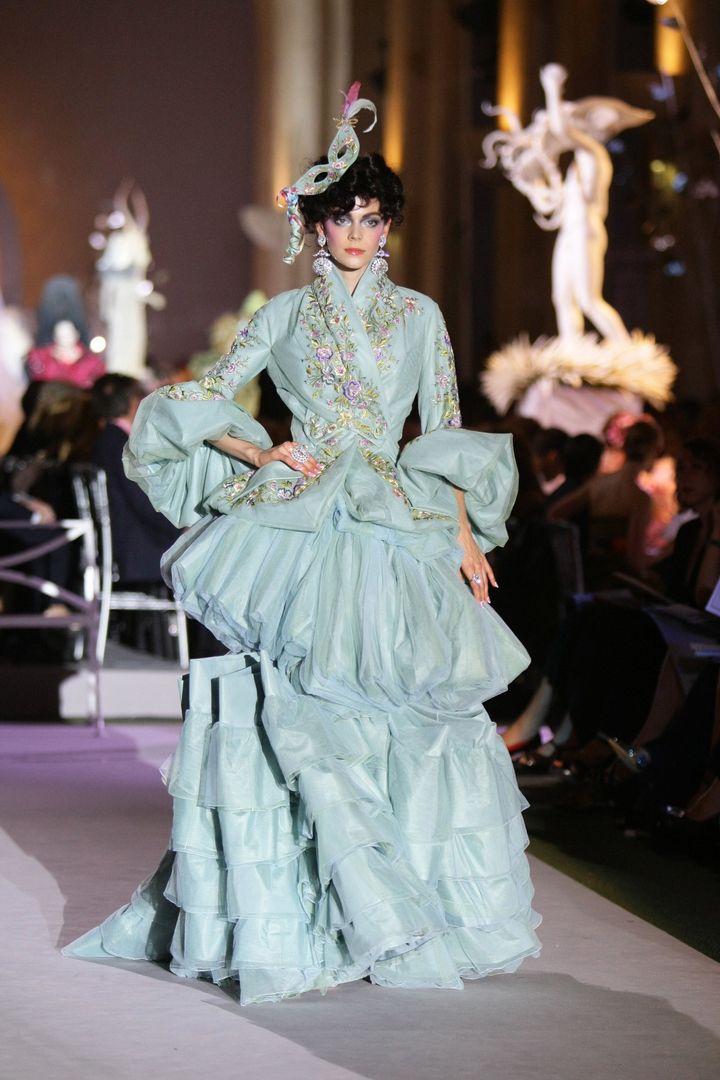 ディオール 2007-08年秋冬オートクチュールコレクションより。