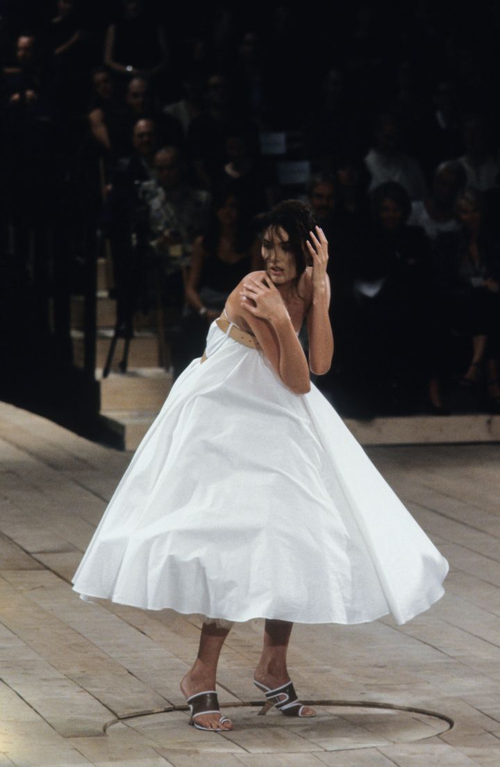 マックイーン 1999年春夏コレクションより。