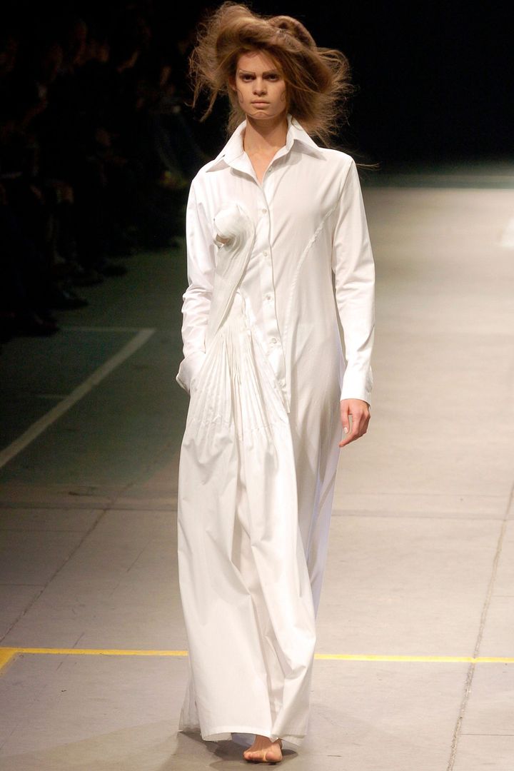 ヨウジヤマモト 2005年春夏コレクションより。