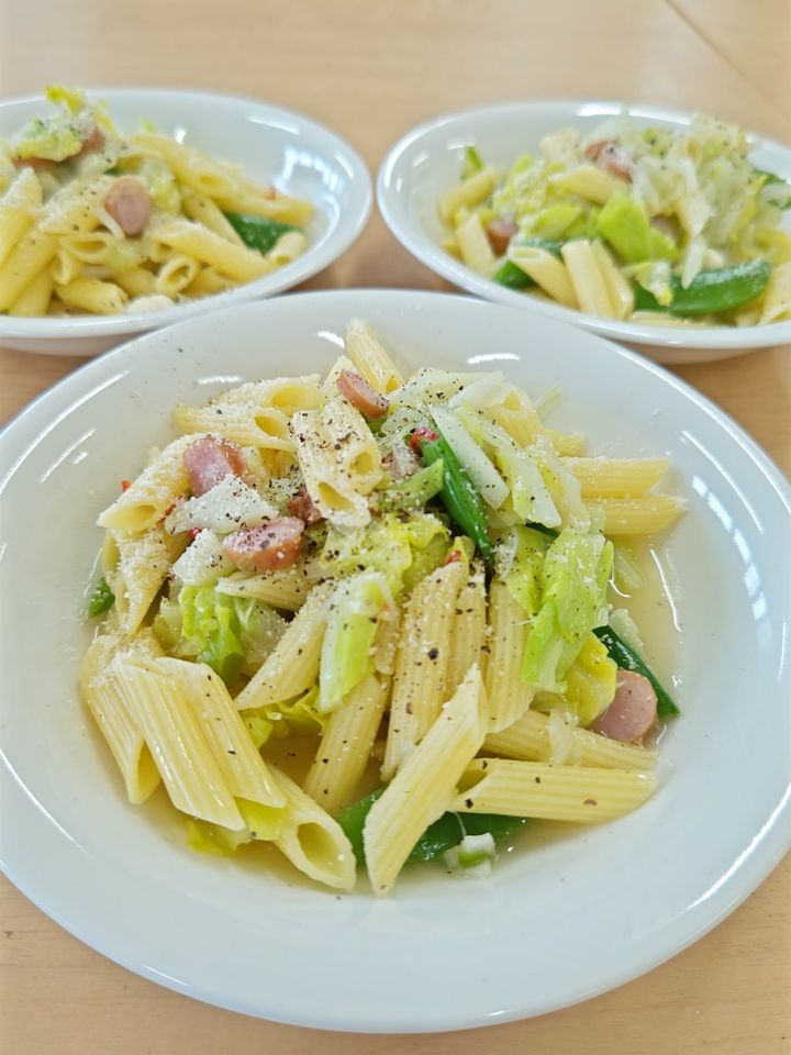 「春キャベツとスナップエンドウのスープパスタ」レシピ