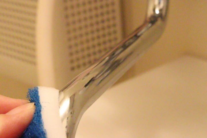 ダイソーのカビお掃除シート＋メラミン（落ち落ちV）の使用例