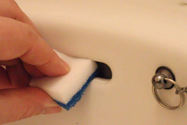 ダイソーのカビお掃除シート＋メラミン（落ち落ちV）で隙間掃除