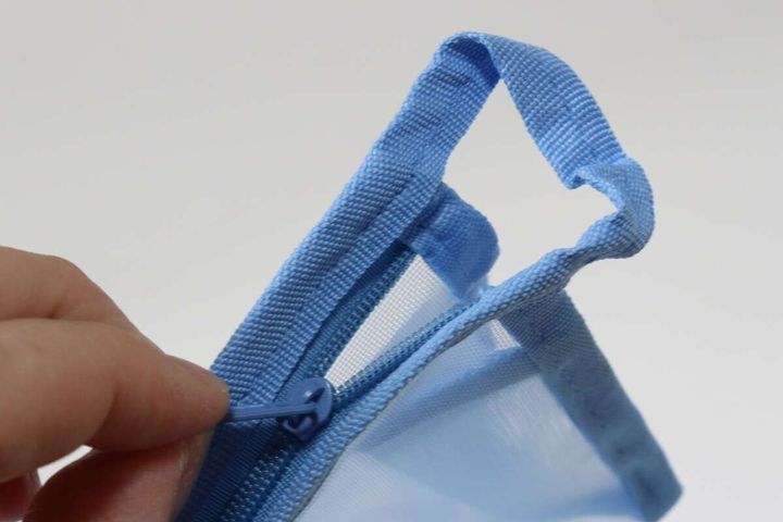 メッシュポーチ（A） ファスナー部分