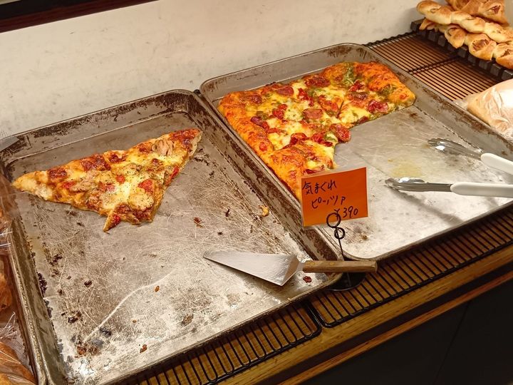 見逃した人必見！アフター万博で楽しむマルタ館大人気『フティーラ』実食レポ！パン屋さんで買えるよ！