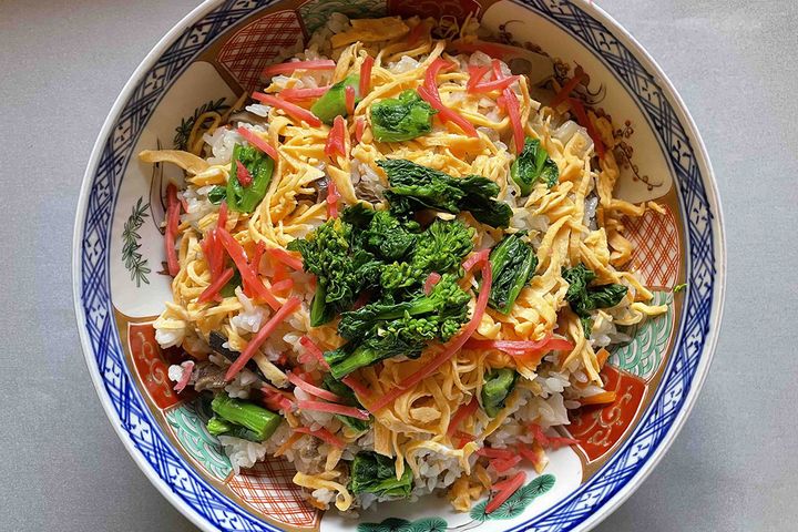 たんぱく質、ビタミン、ミネラルなどを1食で補給できる「ちらし寿司」。見た目も華やかな完全栄養食と言えそう。