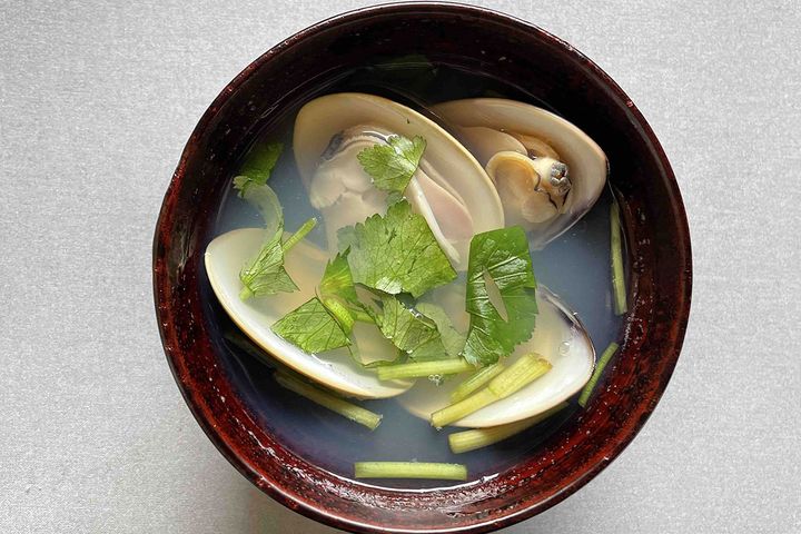 女性にうれしいミネラルが豊富なハマグリ。アサリよりも高価なのが残念……。