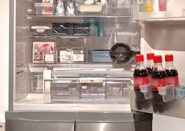 ライフソリューションブランド「KEYUCA」 2026年2月4日（水）2026年春の新作発表会」整理収納アドバイザー・中山真由美さんによる新生活収納術の様子（チルド室）