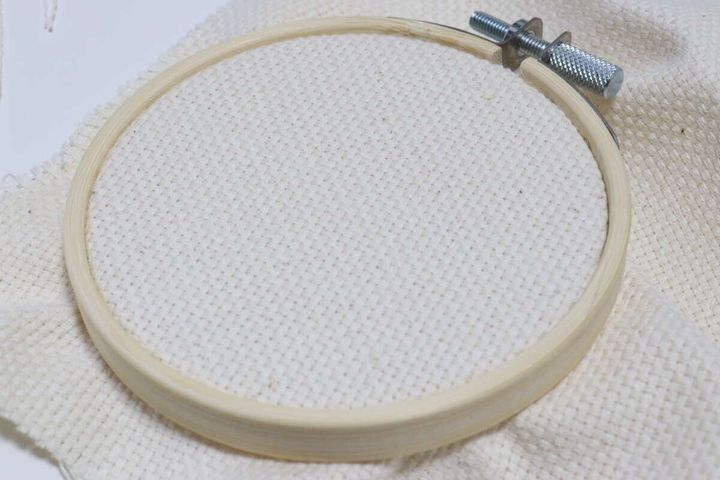 セリア パンチニードル専用布 極太毛糸並太毛糸用 使用例 刺しゅう枠