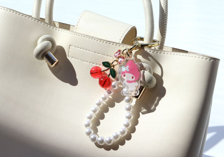 宝島社サンリオキャラクターズきらきらフルーツチャームバッグ