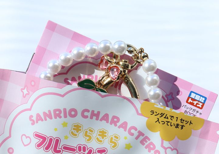 宝島社サンリオキャラクターズきらきらフルーツチャームランダム