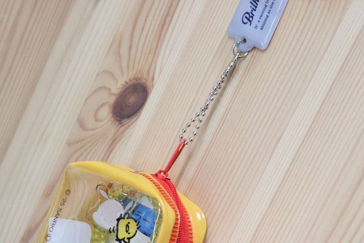 ダイソーのかさ固定マグネット（スクエア型）でポーチを吊るす