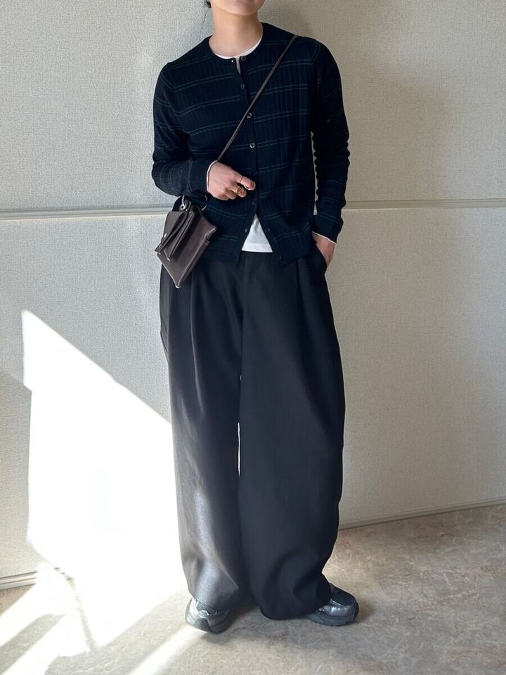 ユニクロ メリノリブクルーネックショートカーディガン ワイドパンツNGコーデ