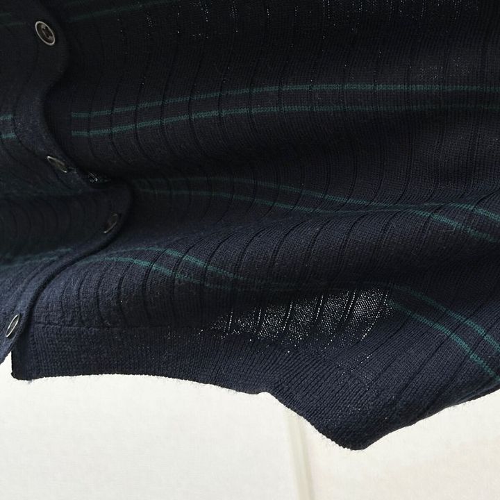 ユニクロ メリノリブクルーネックショートカーディガン 透け感