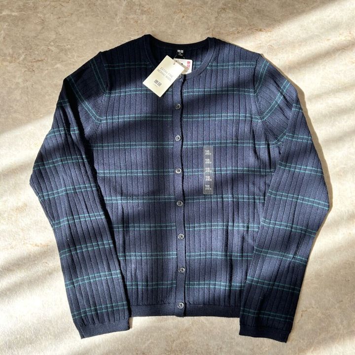 ユニクロ メリノリブクルーネックショートカーディガン NAVY