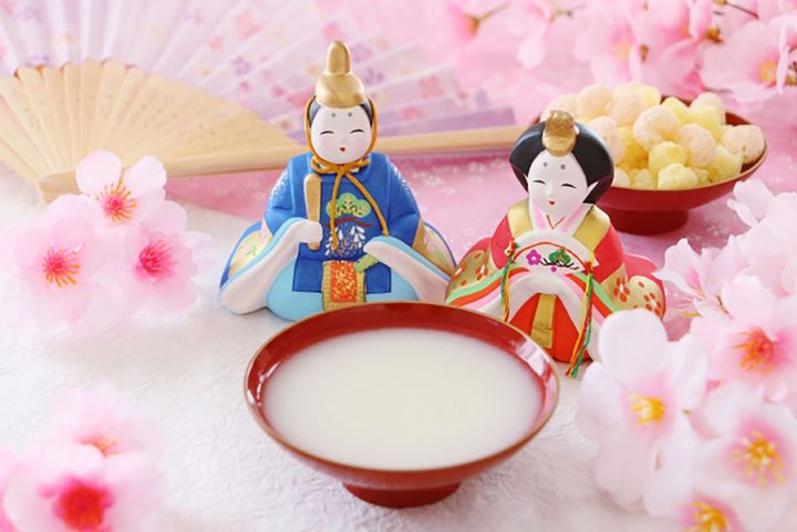 童謡「うれしいひなまつり」に登場する白酒（しろざけ）。
