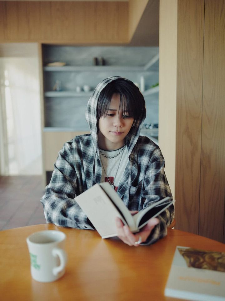 INI藤牧京介が見つけた、人付き合いのグッドバランス。「対人関係は頑張る。その分、ちゃんと自分を休ませる」