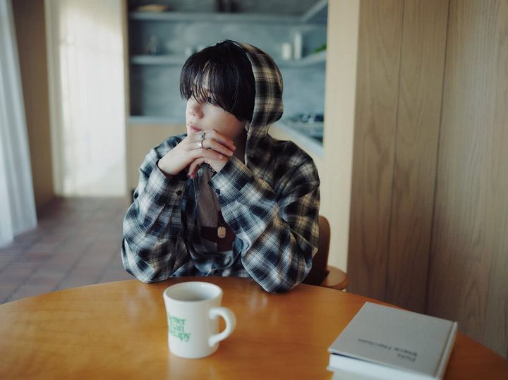 INI藤牧京介が見つけた、人付き合いのグッドバランス。「対人関係は頑張る。その分、ちゃんと自分を休ませる」