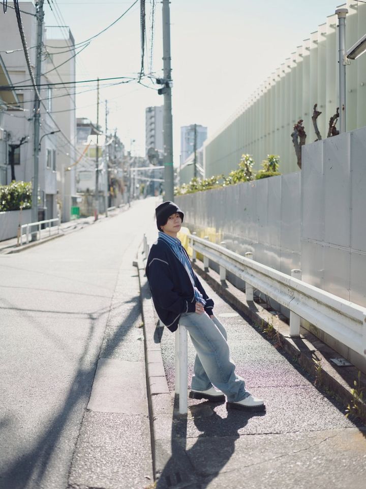 INI藤牧京介が見つけた、人付き合いのグッドバランス。「対人関係は頑張る。その分、ちゃんと自分を休ませる」