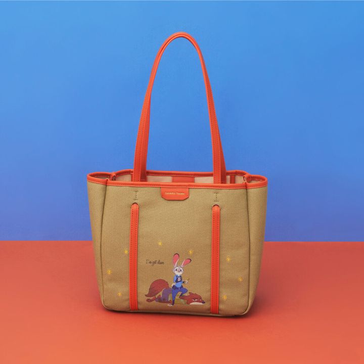 『ズートピア』 コレクション トートバッグ 25,300円（税込）©Disney 【Disney/ディズニー/ニック】マルチポーチ（4GEEKs by SPIRALGIRL） 3,850円（税込）©Disney