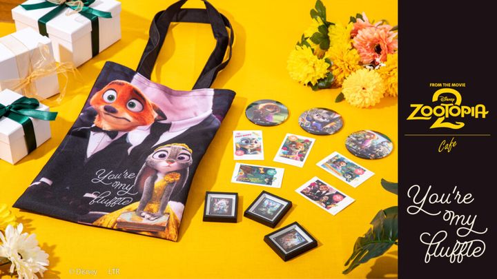 トートバッグ：税込3,300円 他、ステッカー（ランダム10種）、ビッグ缶バッジ（ランダム5種）、額縁マグネット（ランダム7種）©Disney