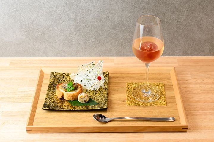 能登ブレンドワイン「ピンクムーン」とペアリングプレート「能登プレミアム」のセット2420円