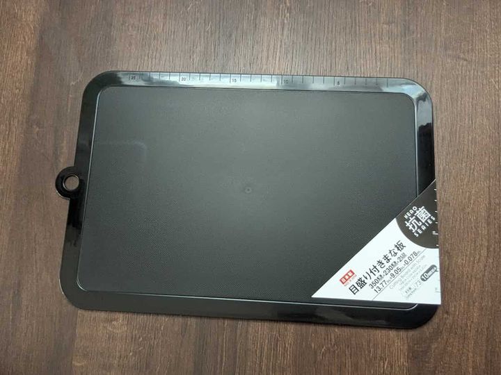 ダイソー ＮＥＲＯ目盛付きまな板