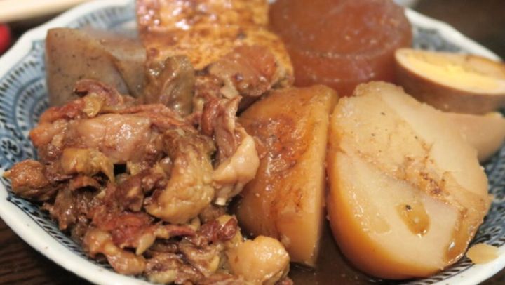 年間600軒の飲食店を巡るインフルエンサー、Hatsumi Itou（ハツ）さんが、「エモグラム」で実際にレポートした渾身の記事の中から、特におすすめの「あったか料理」を厳選してまとめました。