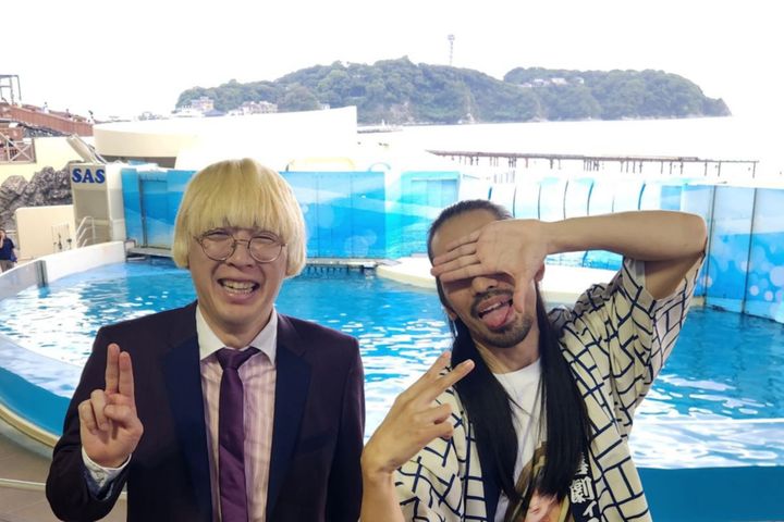 ボケ担当の川北茂澄さん（36）とツッコミ担当のガクさん（35）が結成したお笑いコンビ「真空ジェシカ」。2025年から2026年にかけての活躍は、もはや「漫才」という枠組みを超え、シュールな領域にまで突入しています。