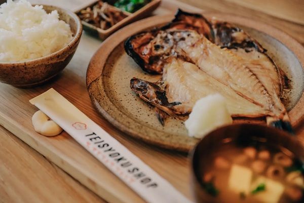 【東京都渋谷区】定食屋「THE TEISYOKU SHOP」が原宿内で移転・拡大！居酒屋やカフェとしても利用可能