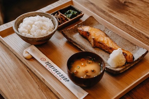 【東京都渋谷区】定食屋「THE TEISYOKU SHOP」が原宿内で移転・拡大！居酒屋やカフェとしても利用可能
