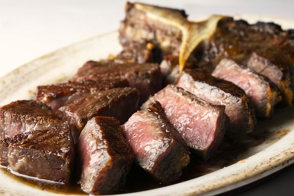 【京都府京都市】ベンジャミンステーキハウス京都店に、熟成肉とシャンパーニュで祝う春限定プラン登場